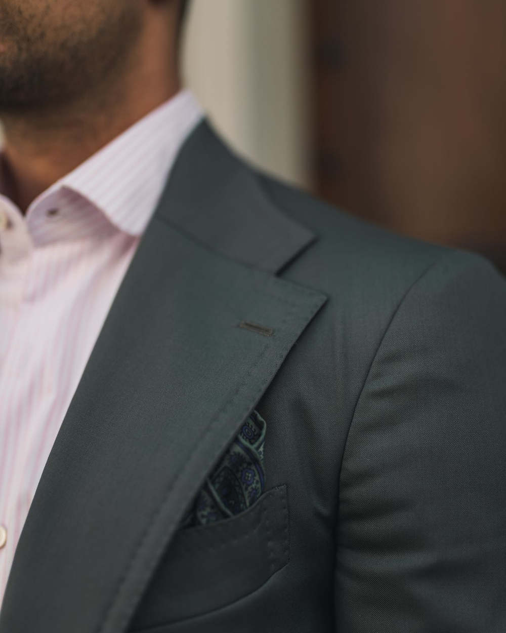 Fine details on grey Amarcord suit