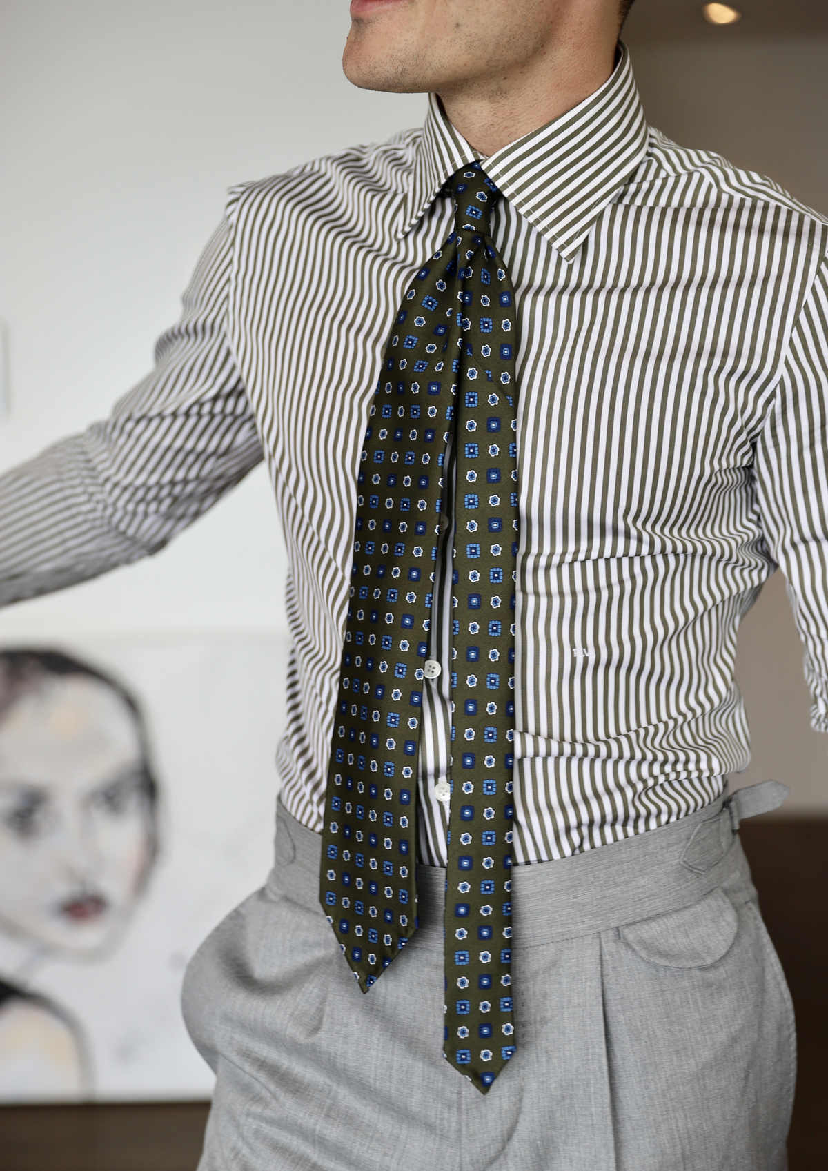Man wearing a striped Amarcord shirt and a fitting tie